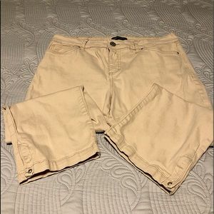 Bandolino Mandie style cropped jeans- size 8